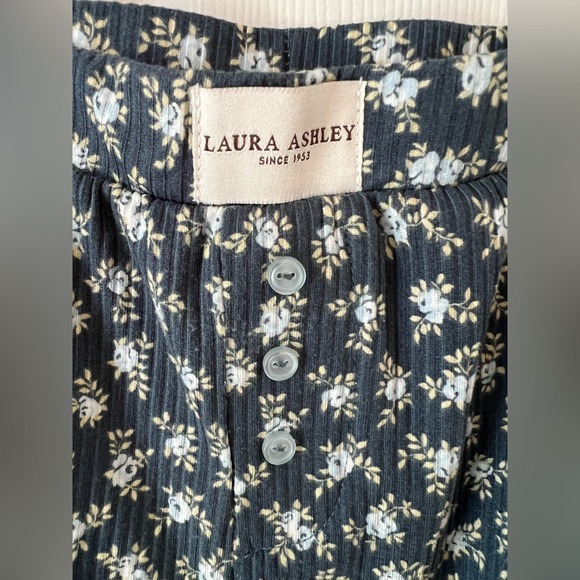 Laura Ashley floral cottagecore Soft Short Sleeve Top/Shorts Pajama Set Sz: L - Picture 13 of 16